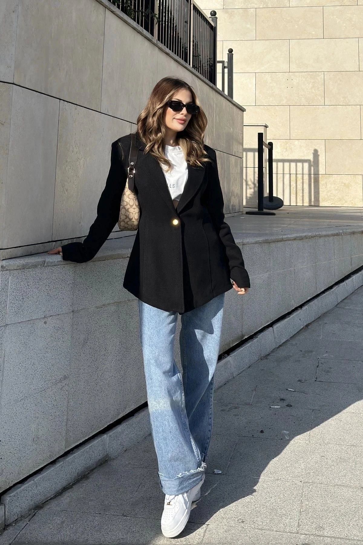 Kadın Siyah Astarlı, Tek Düğme, Vucüda Oturan Kalıp, Fitilli Kaşe Kumaş Blazer Ceket