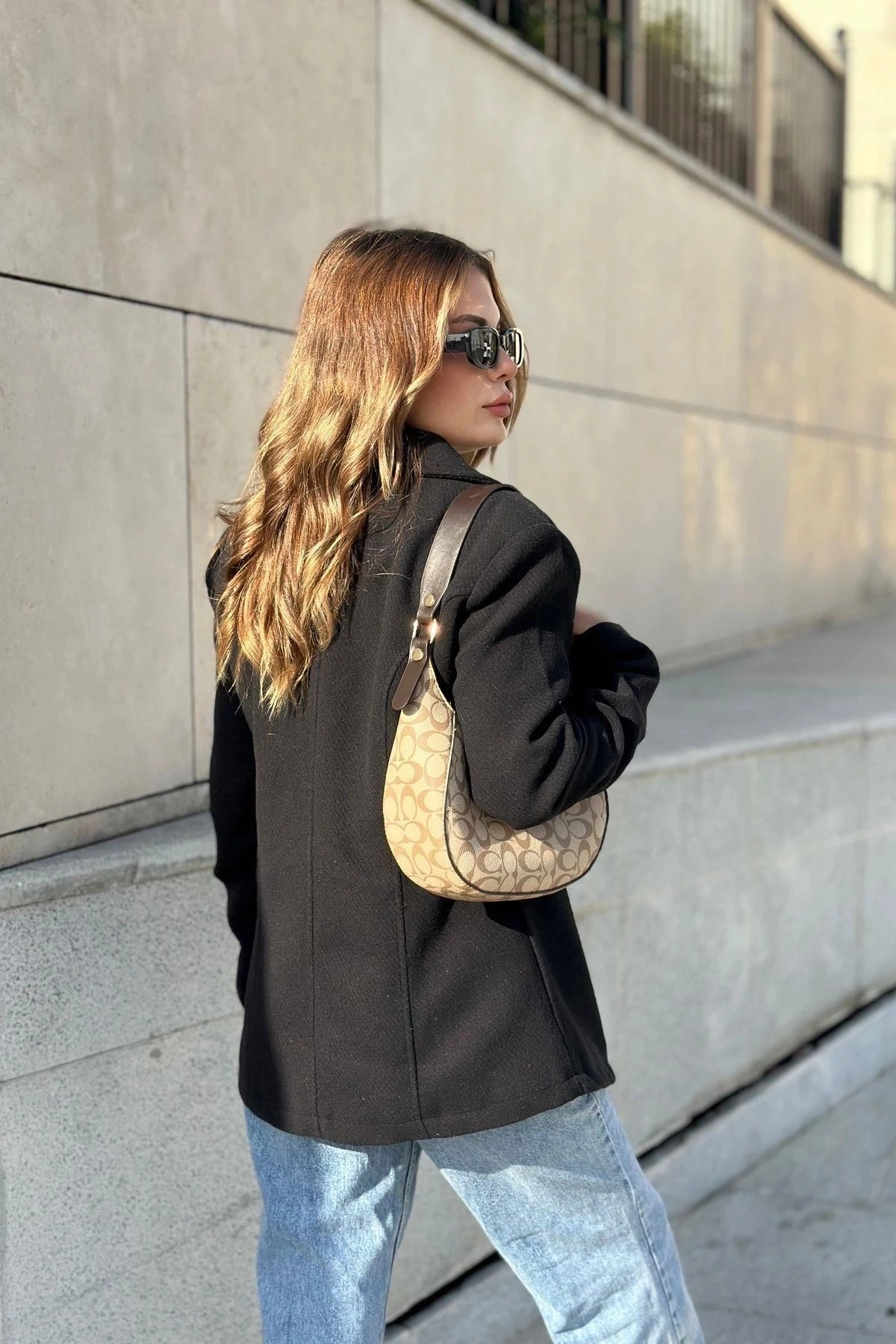 Kadın Siyah Astarlı, Tek Düğme, Vucüda Oturan Kalıp, Fitilli Kaşe Kumaş Blazer Ceket