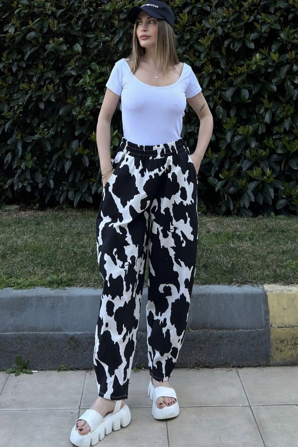 Kadın Siyah Beli Lastikli, Cepli, Desenli Gabardin Kumaş, Salaş Pantolon