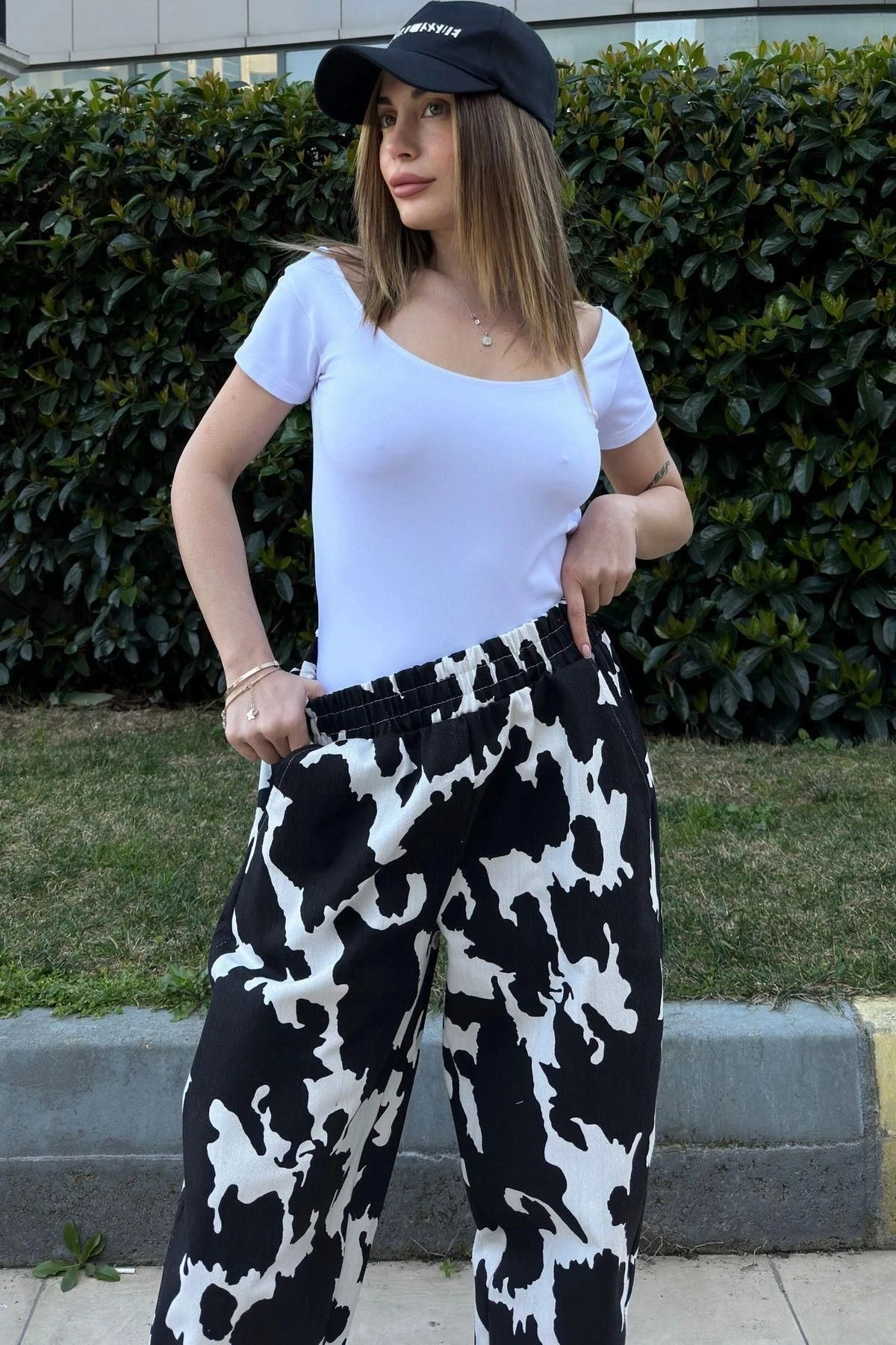 Kadın Siyah Beli Lastikli, Cepli, Desenli Gabardin Kumaş, Salaş Pantolon