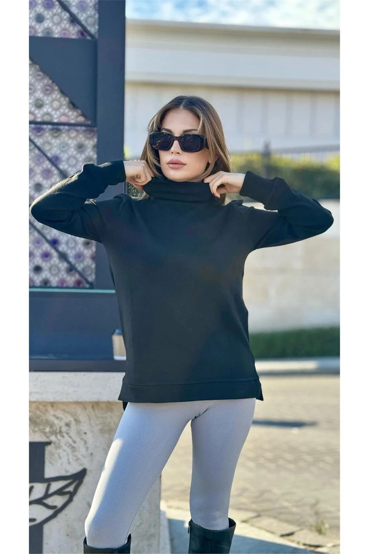 Kadın Siyah Bogazlı, Yanları Yırtmaçlı Triko Kazak