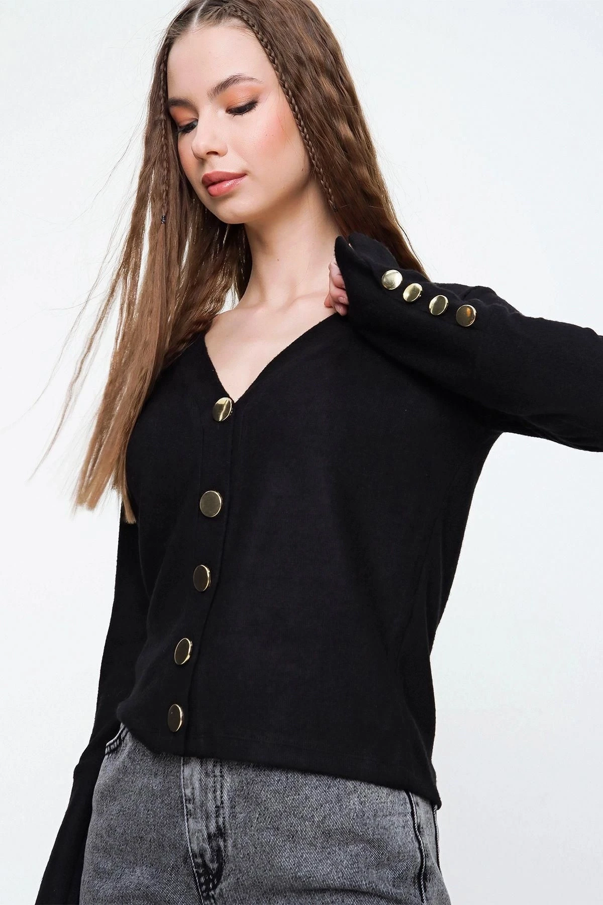 Kadın Siyah Düğmeli, Yumuşak Dokulu, Düz Kesim Hırka (GOLD DÜĞME DETAYLI VEYA KISA TRİKO)
