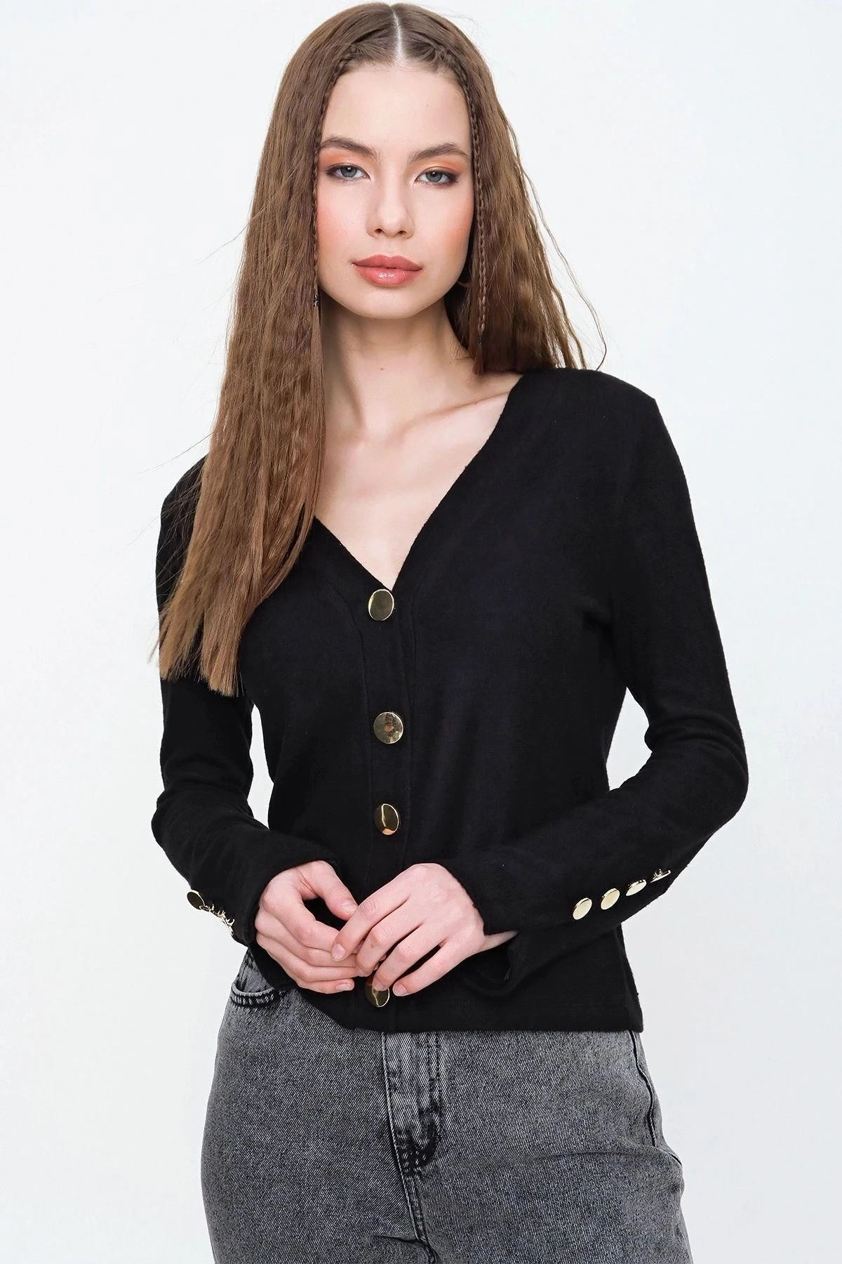 Kadın Siyah Düğmeli, Yumuşak Dokulu, Düz Kesim Hırka (GOLD DÜĞME DETAYLI VEYA KISA TRİKO)