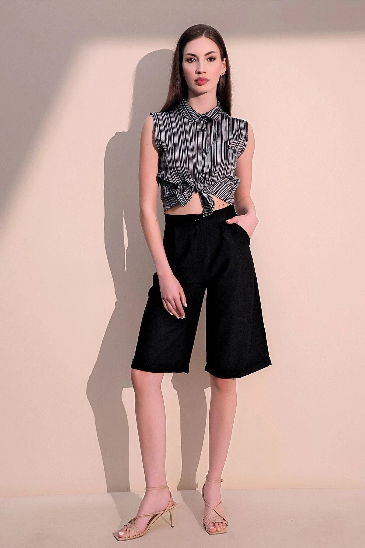 Kadın Siyah Kaliteli Cepli Duble Paça Keten Bermuda Şort