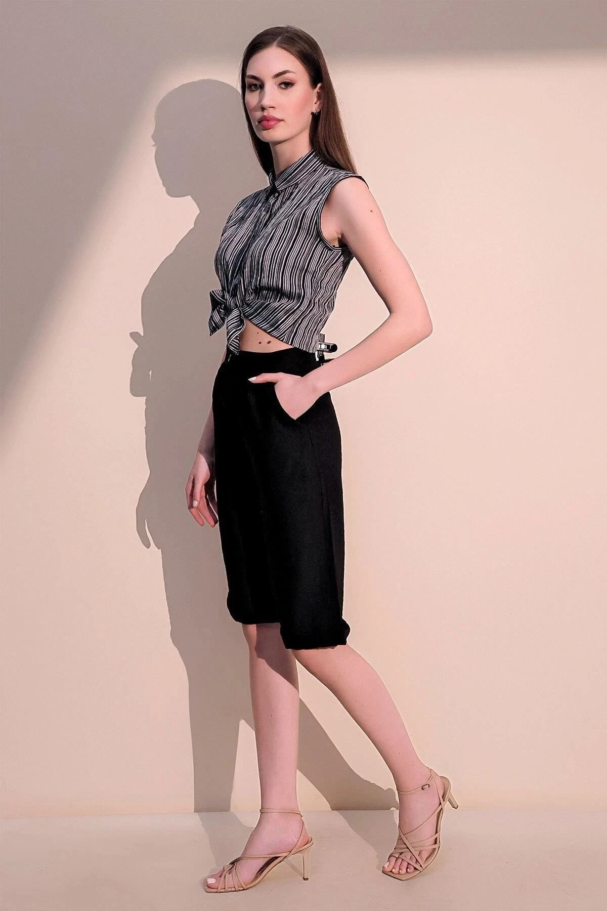 Kadın Siyah Kaliteli Cepli Duble Paça Keten Bermuda Şort