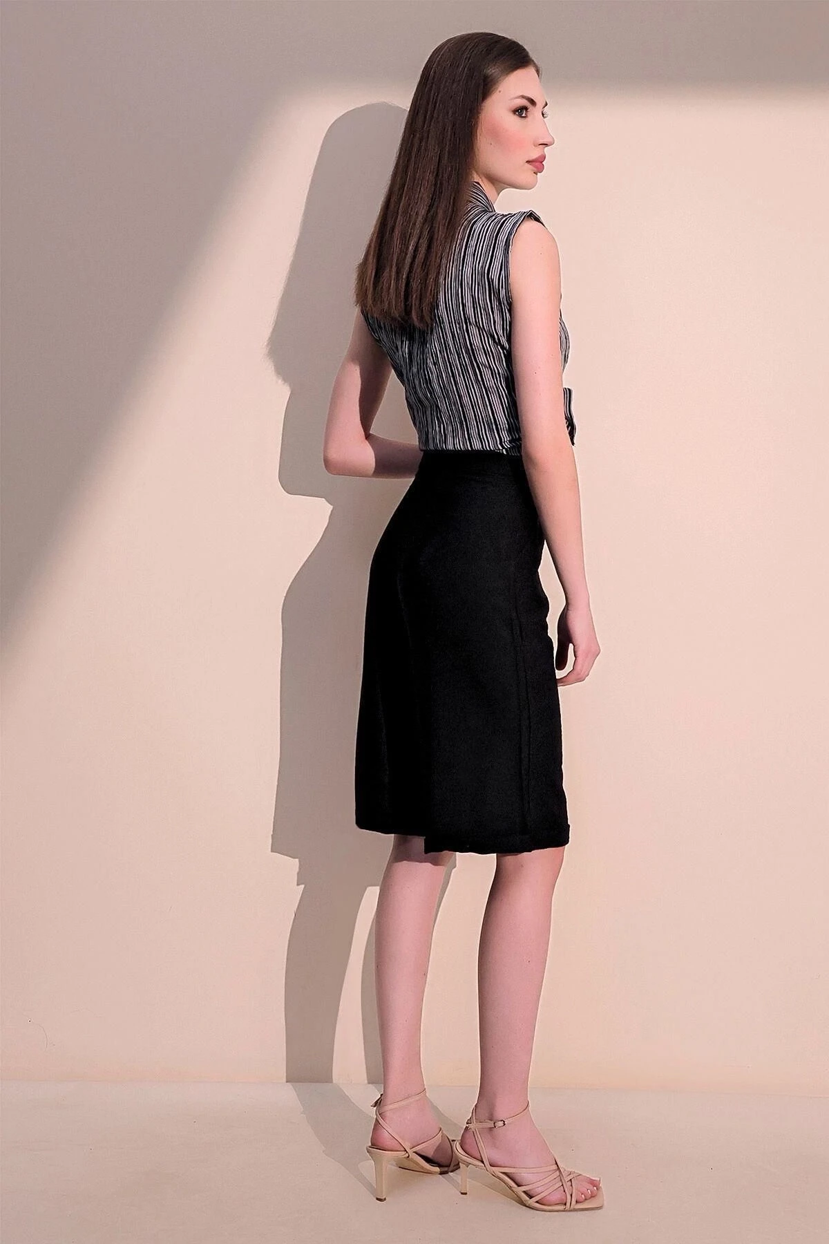 Kadın Siyah Kaliteli Cepli Duble Paça Keten Bermuda Şort