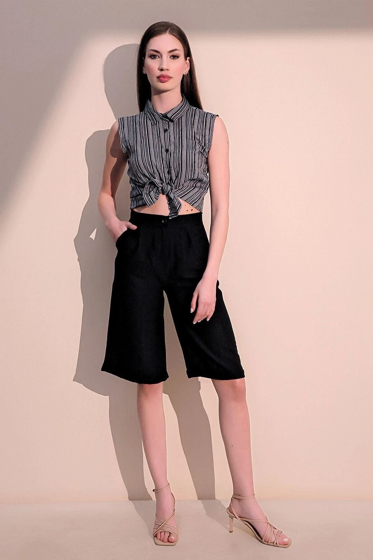 Kadın Siyah Kaliteli Cepli Duble Paça Keten Bermuda Şort