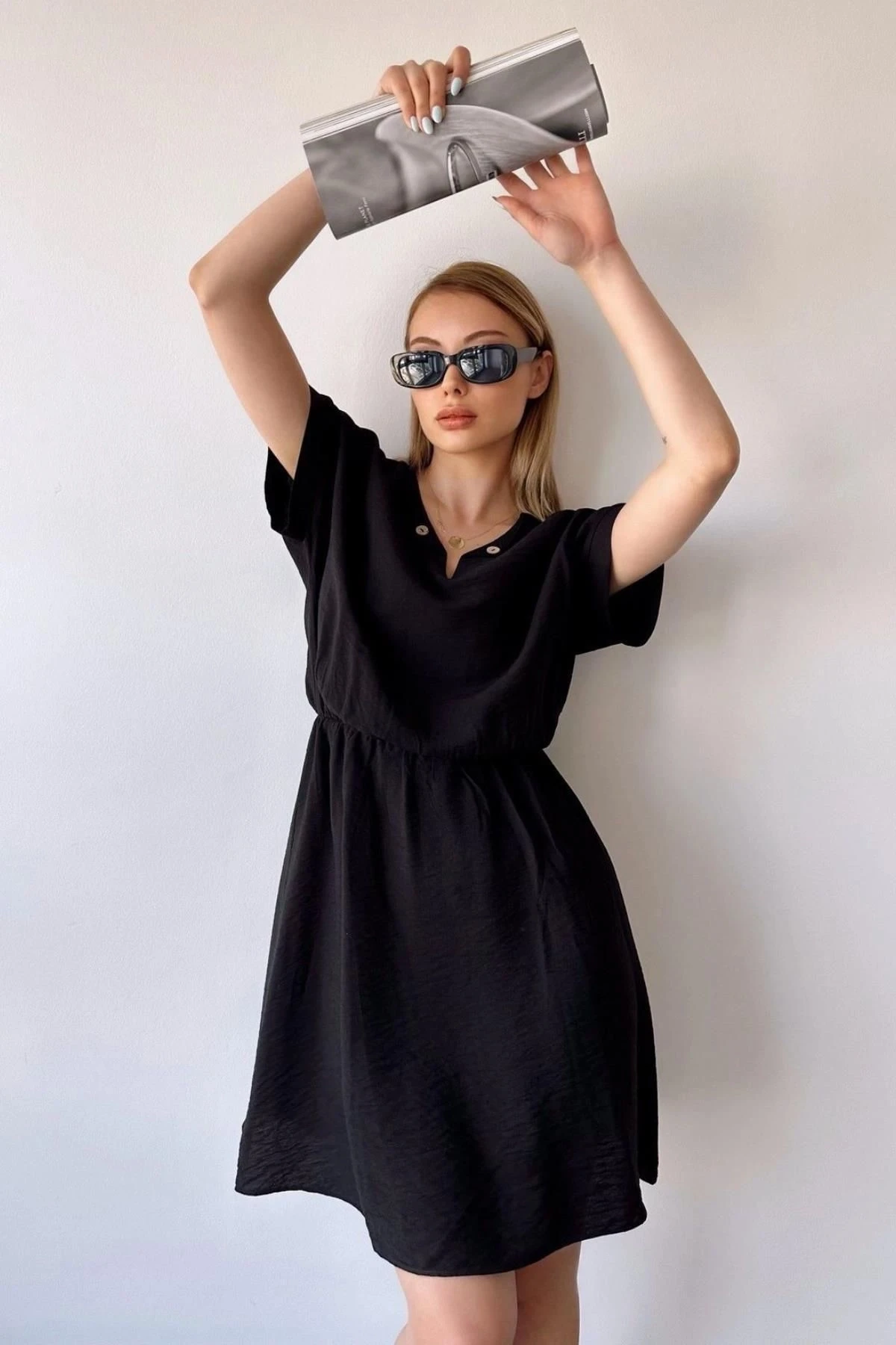 Kadın Siyah Kısa Kol, Kalp Yaka, Dokulu Desen, Bele Oturan, Aerobin Lastikli Bel Midi Elbise