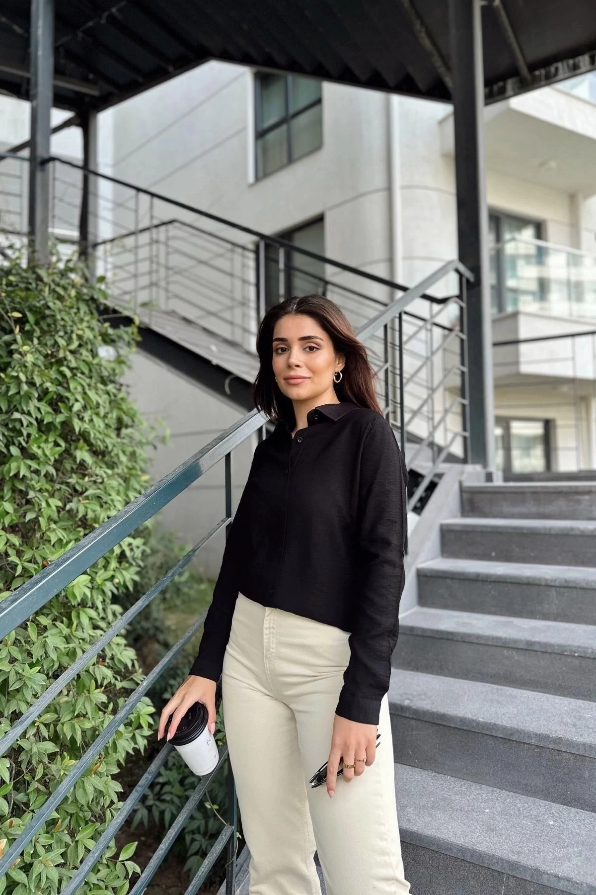 Kadın Siyah Klasik Yaka Uzun Kol Regular Kesim Standart Boy Gömlek (Özel Kumaş)