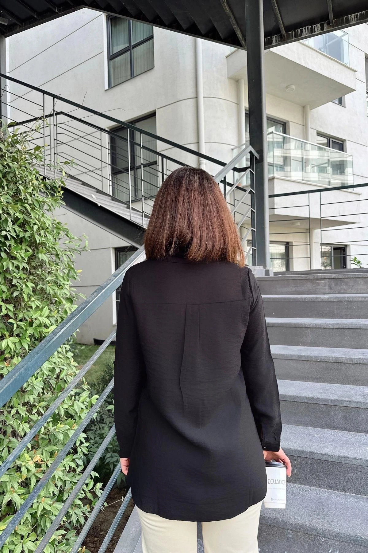 Kadın Siyah Klasik Yaka Uzun Kol Regular Kesim Standart Boy Gömlek (Özel Kumaş)