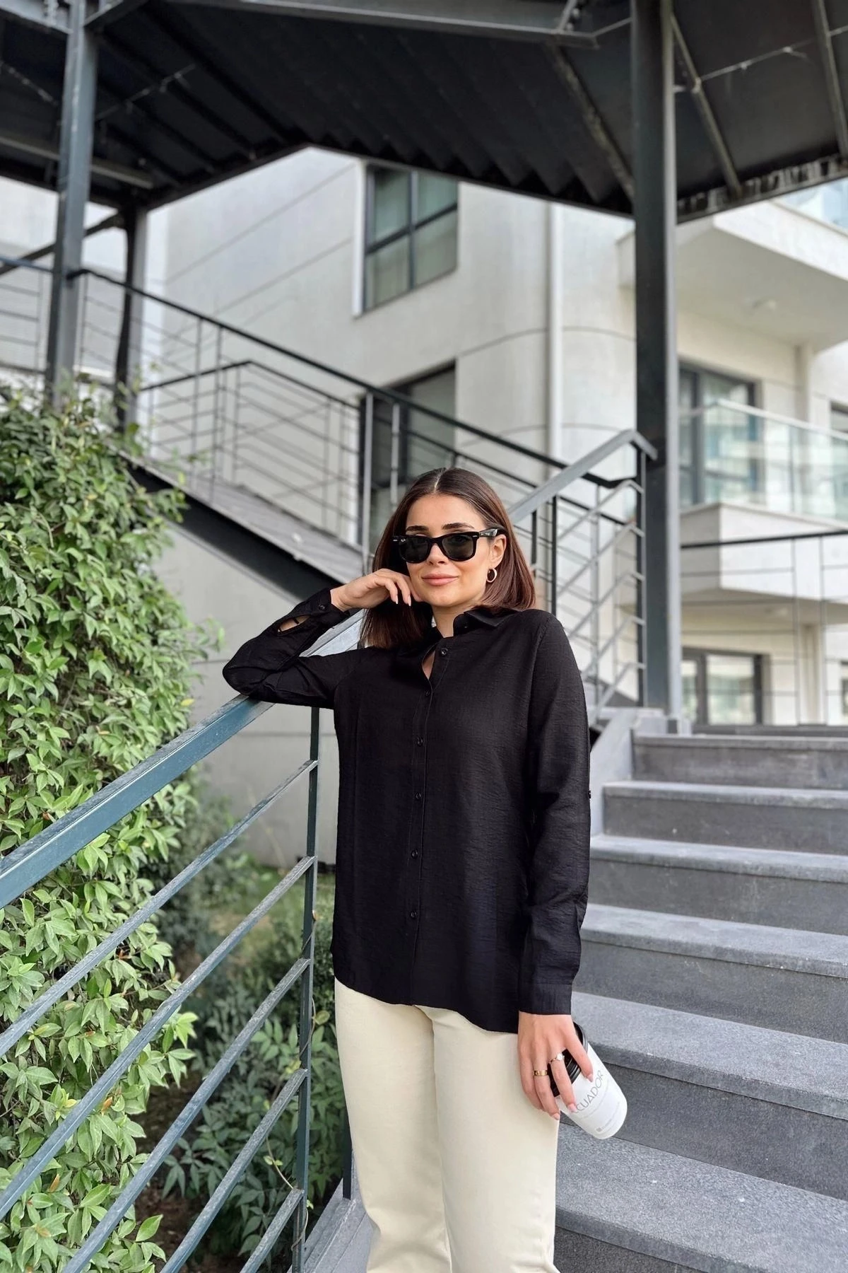 Kadın Siyah Klasik Yaka Uzun Kol Regular Kesim Standart Boy Gömlek (Özel Kumaş)