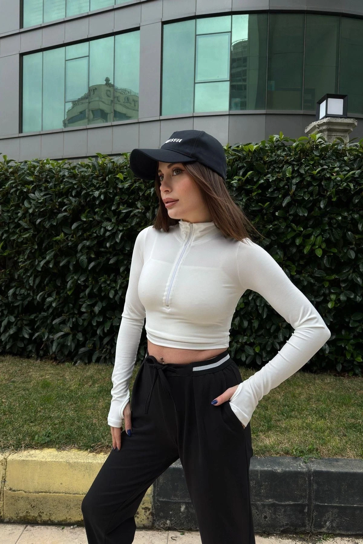 Kadın Siyah Lastikli Bel, Bağcık Detaylı, Rahat Kalıp Eşofman Altı