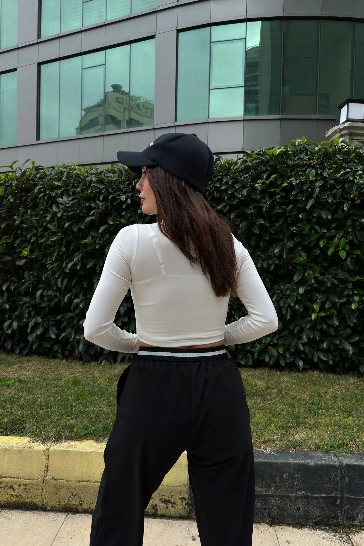 Kadın Siyah Lastikli Bel, Bağcık Detaylı, Rahat Kalıp Eşofman Altı