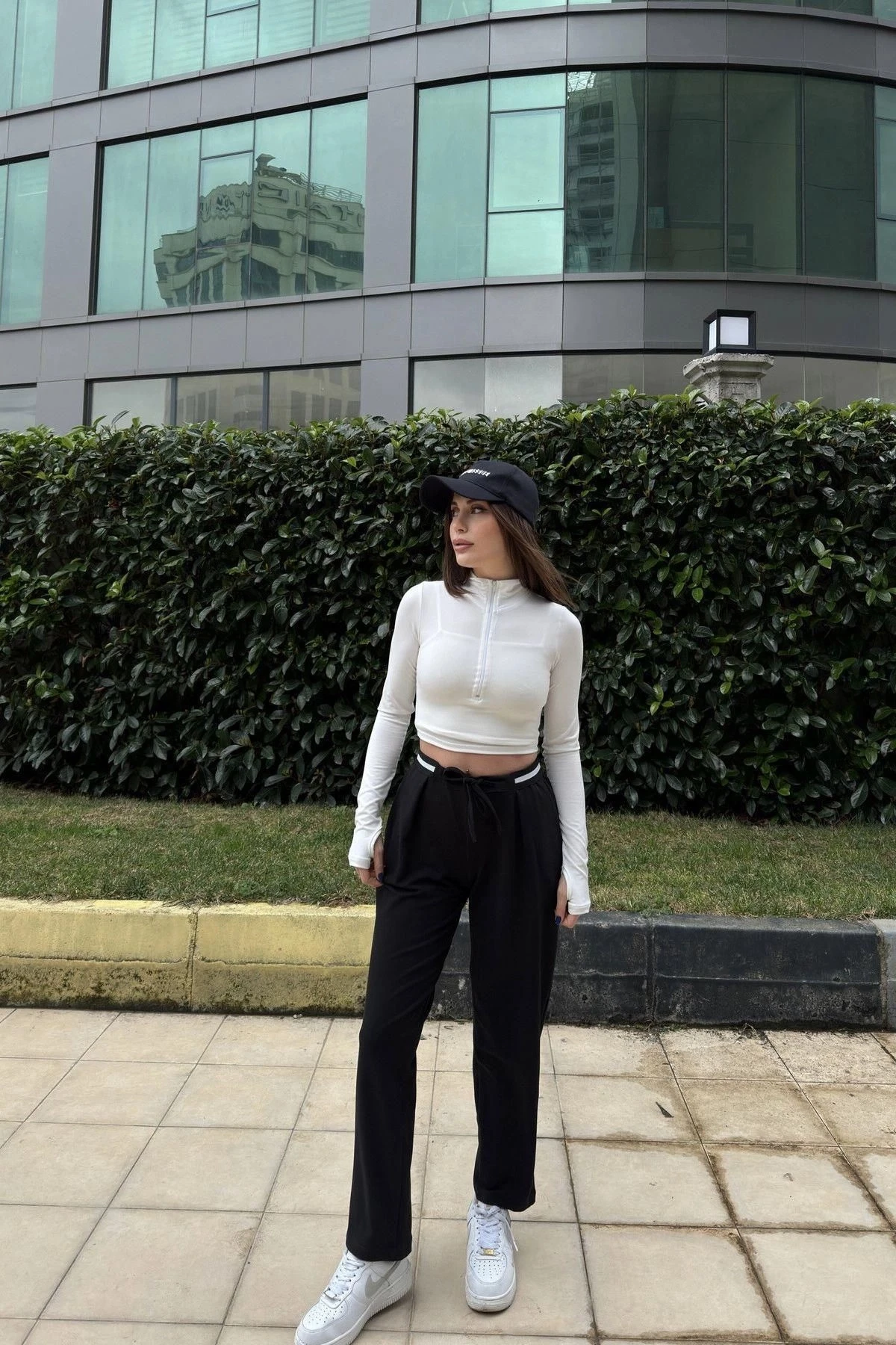 Kadın Siyah Lastikli Bel, Bağcık Detaylı, Rahat Kalıp Eşofman Altı