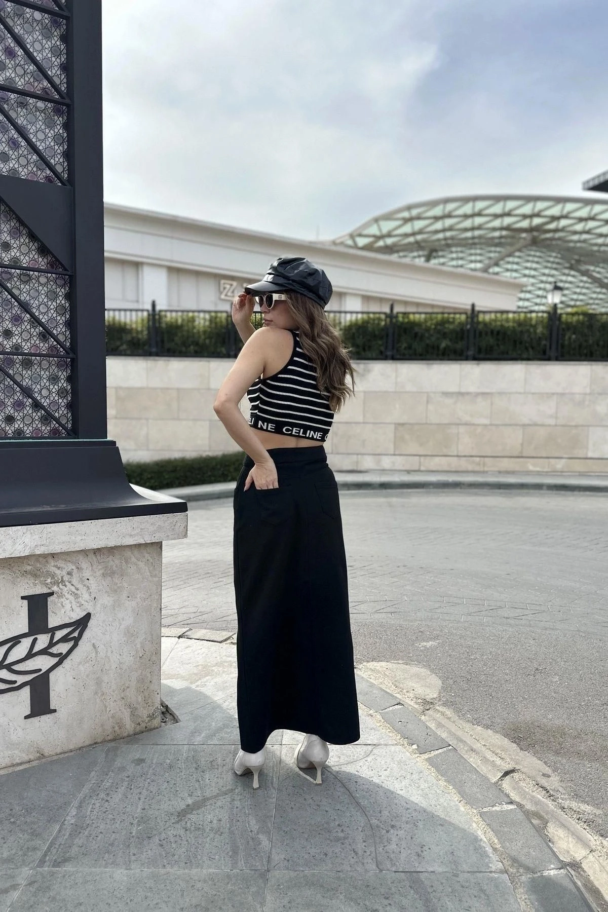 Kadın Siyah Önü Yarım Yırtmaçlı, Yüksek Bel, Cepli Uzun Gabardin Etek