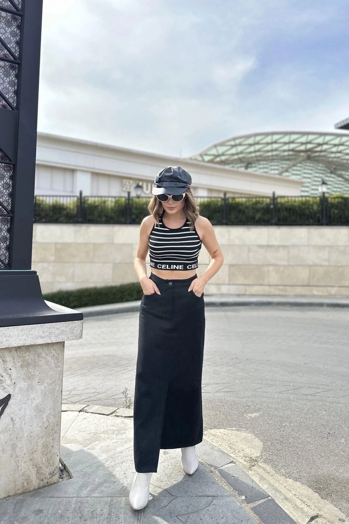 Kadın Siyah Önü Yarım Yırtmaçlı, Yüksek Bel, Cepli Uzun Gabardin Etek