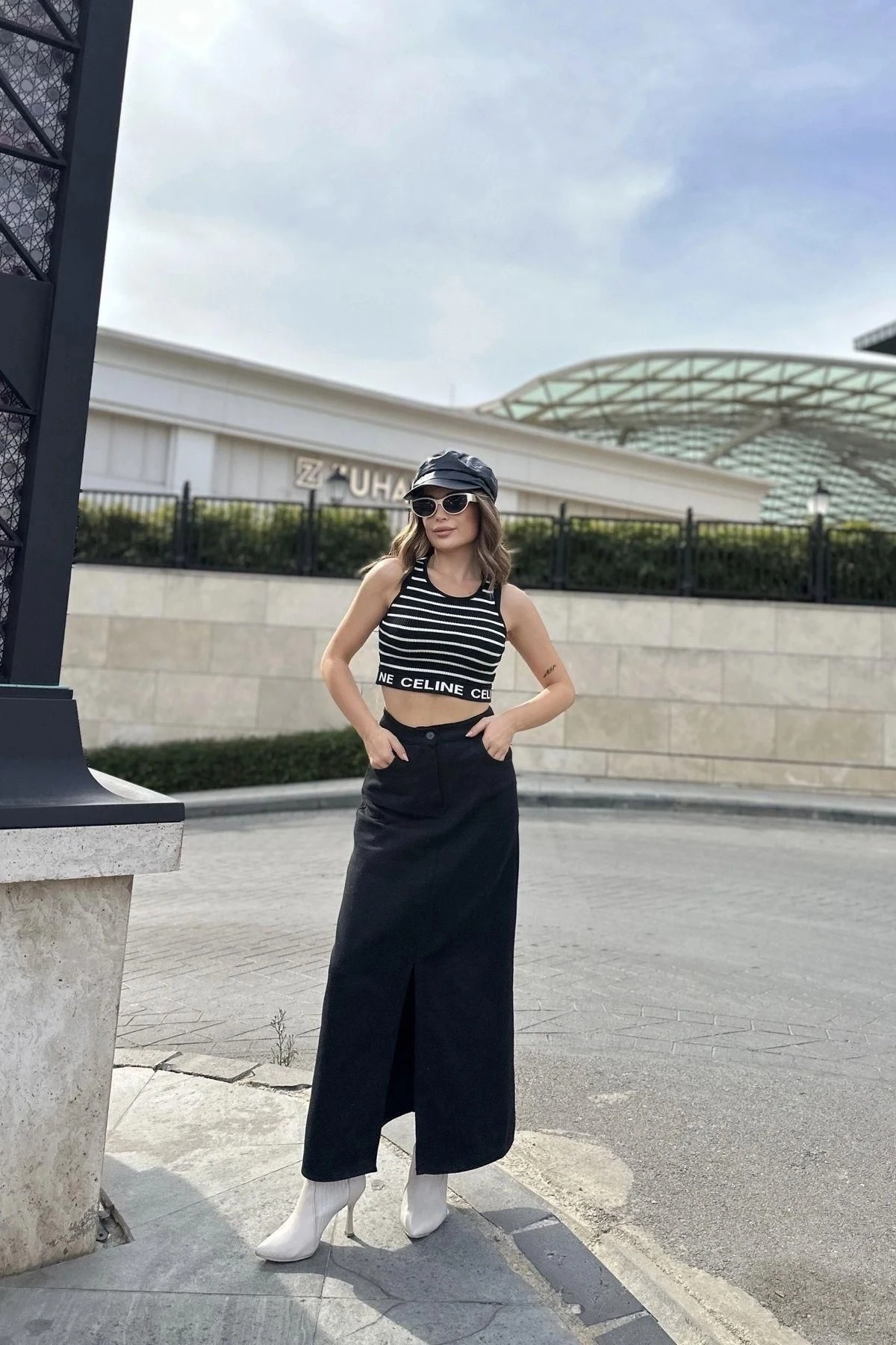 Kadın Siyah Önü Yarım Yırtmaçlı, Yüksek Bel, Cepli Uzun Gabardin Etek