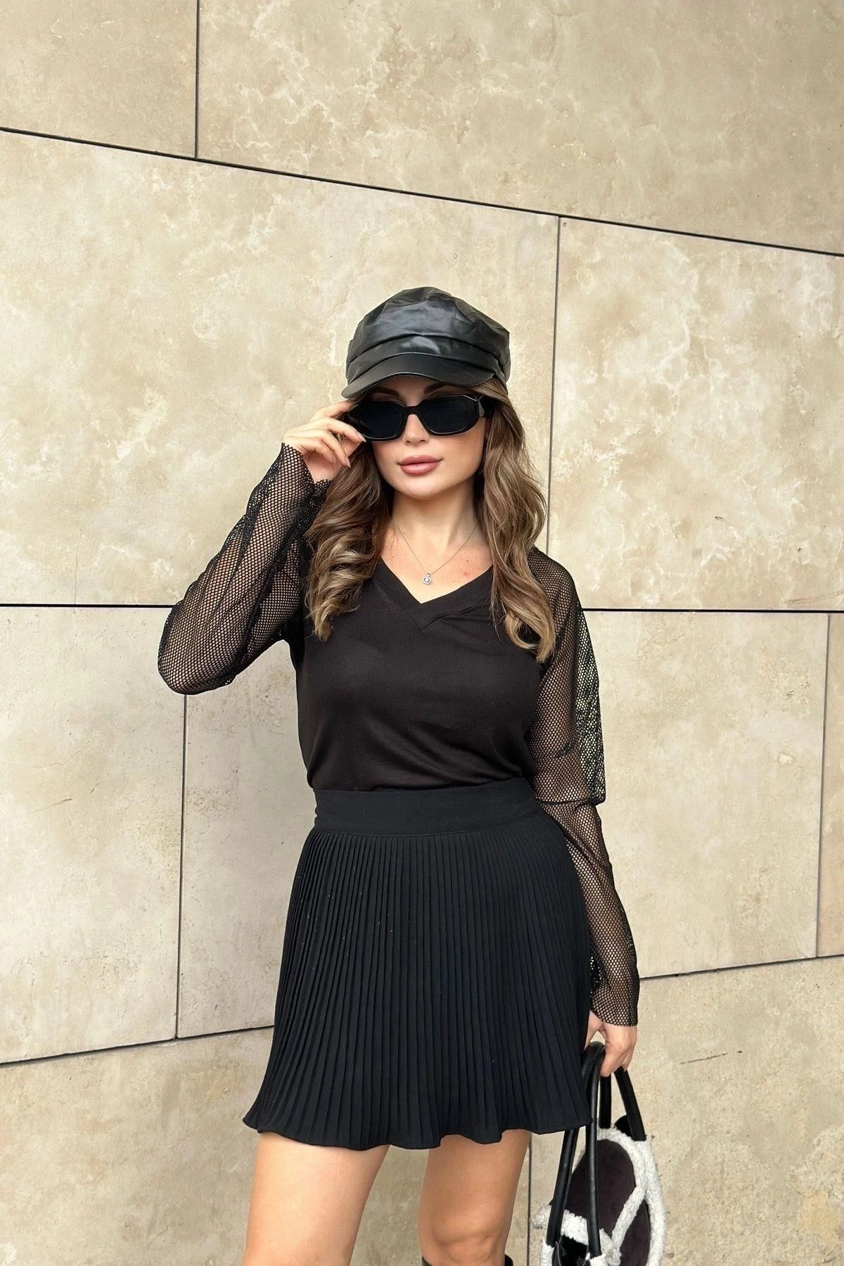 Kadın Siyah Tül Detaylı File Uzun Kollu, V Yaka Örme Bluz