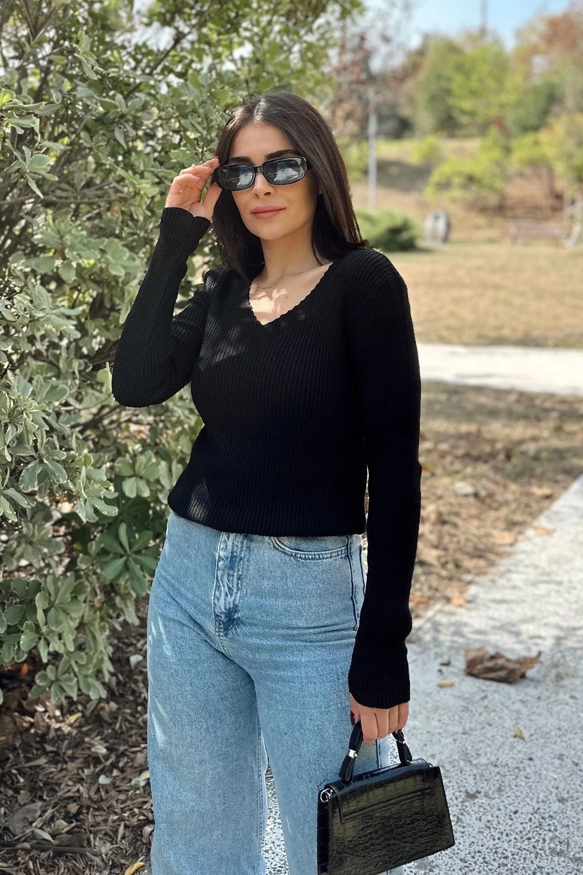 Kadın Siyah V Yaka, Uzun Kol, Vucüda Oturan Kalıp, Esnek Kumaş, Düz Desen, Triko Bluz