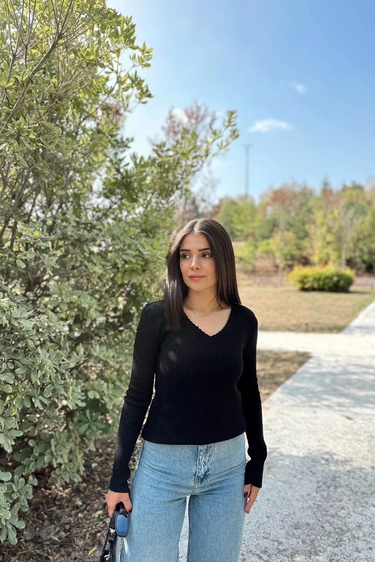 Kadın Siyah V Yaka, Uzun Kol, Vucüda Oturan Kalıp, Esnek Kumaş, Düz Desen, Triko Bluz