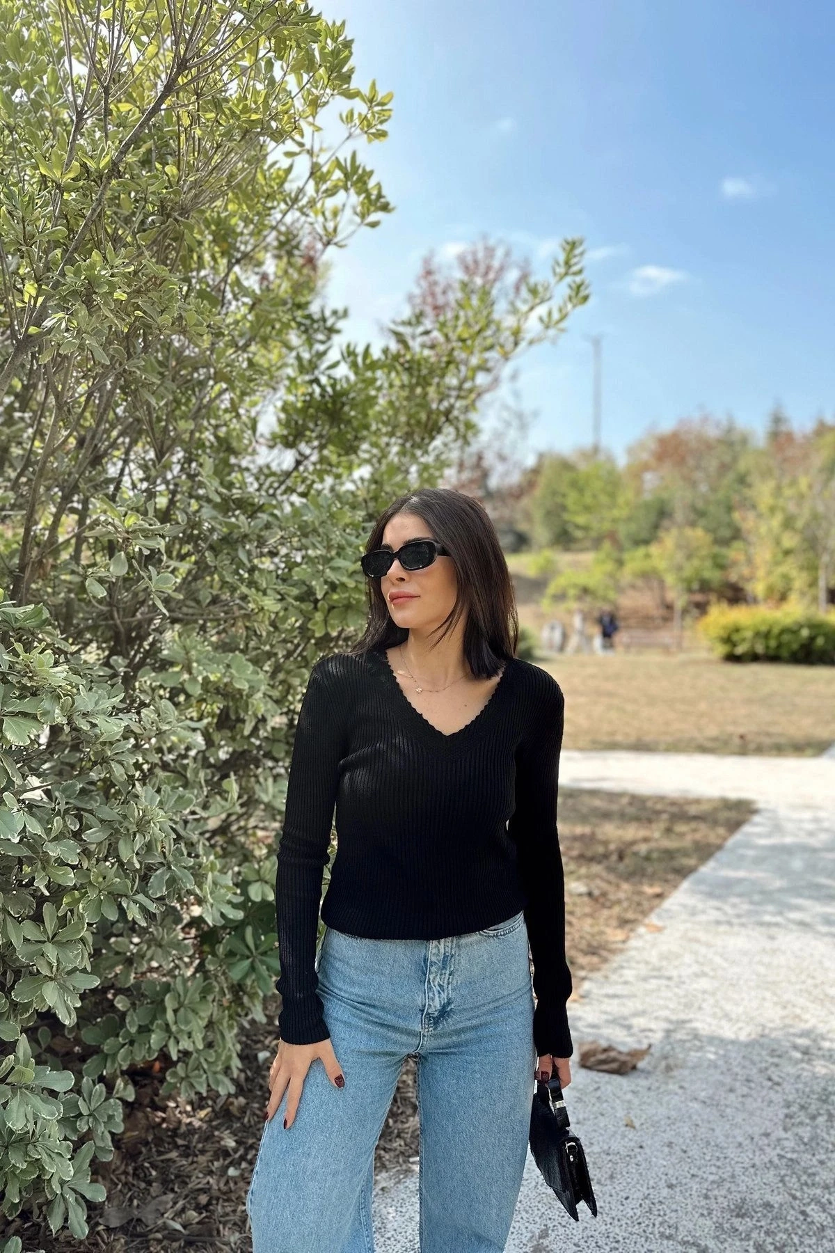 Kadın Siyah V Yaka, Uzun Kol, Vucüda Oturan Kalıp, Esnek Kumaş, Düz Desen, Triko Bluz