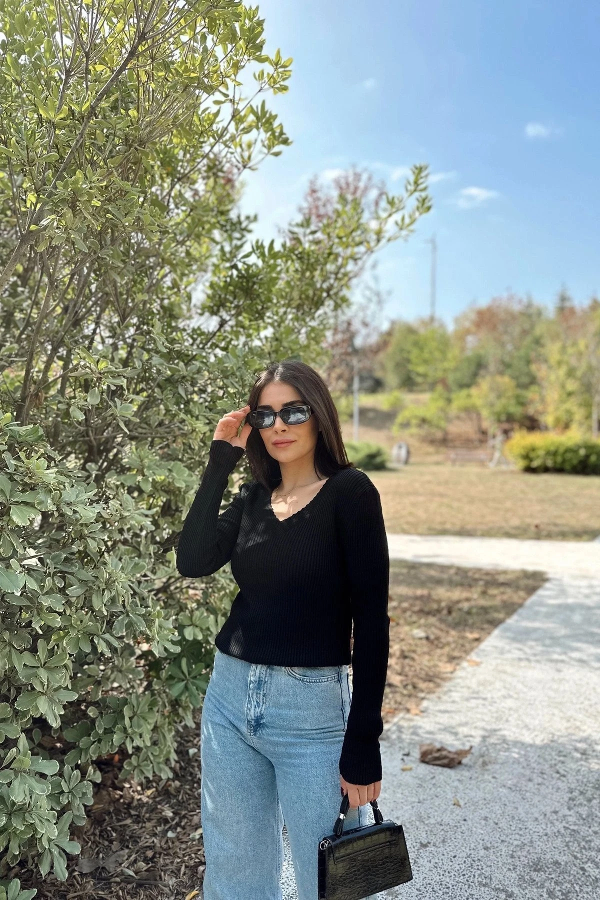 Kadın Siyah V Yaka, Uzun Kol, Vucüda Oturan Kalıp, Esnek Kumaş, Düz Desen, Triko Bluz