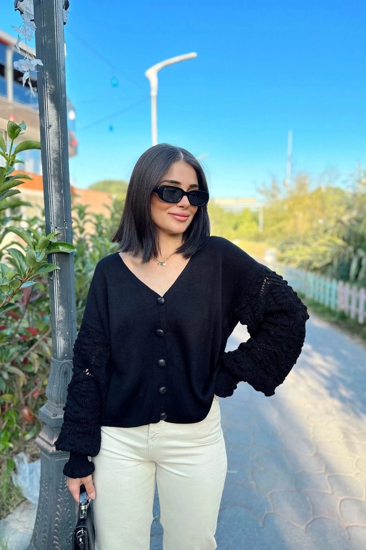 Kadın Siyah Yumuşak Dokulu, V Yaka Uzun Kol, Ponpon Detaylı, Triko Hırka