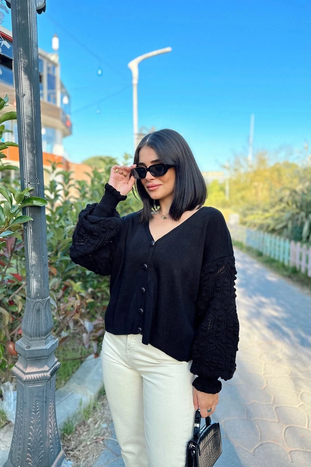 Kadın Siyah Yumuşak Dokulu, V Yaka Uzun Kol, Ponpon Detaylı, Triko Hırka