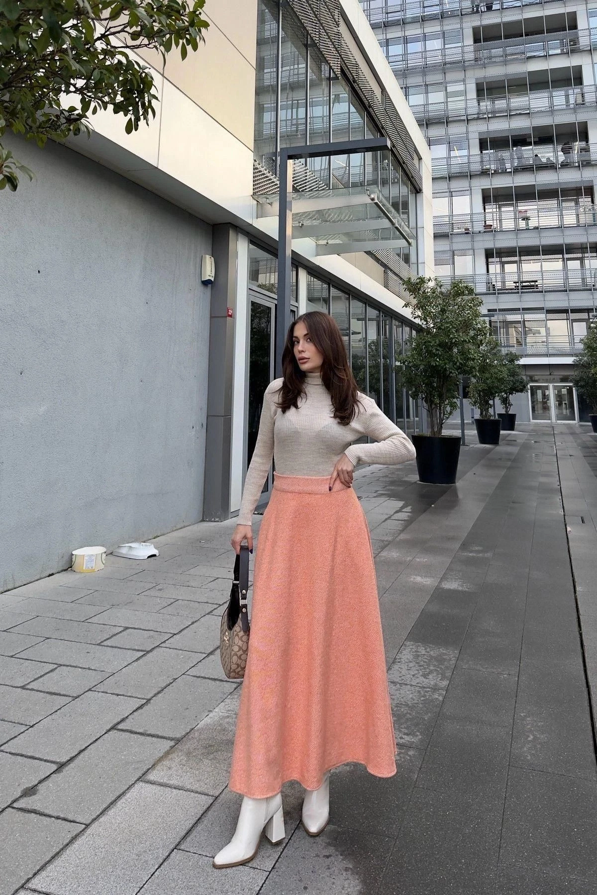 Kadın Turuncu Yüksek Bel, Cepli, Kiloş Kesim, Uzun Kaşe Etek