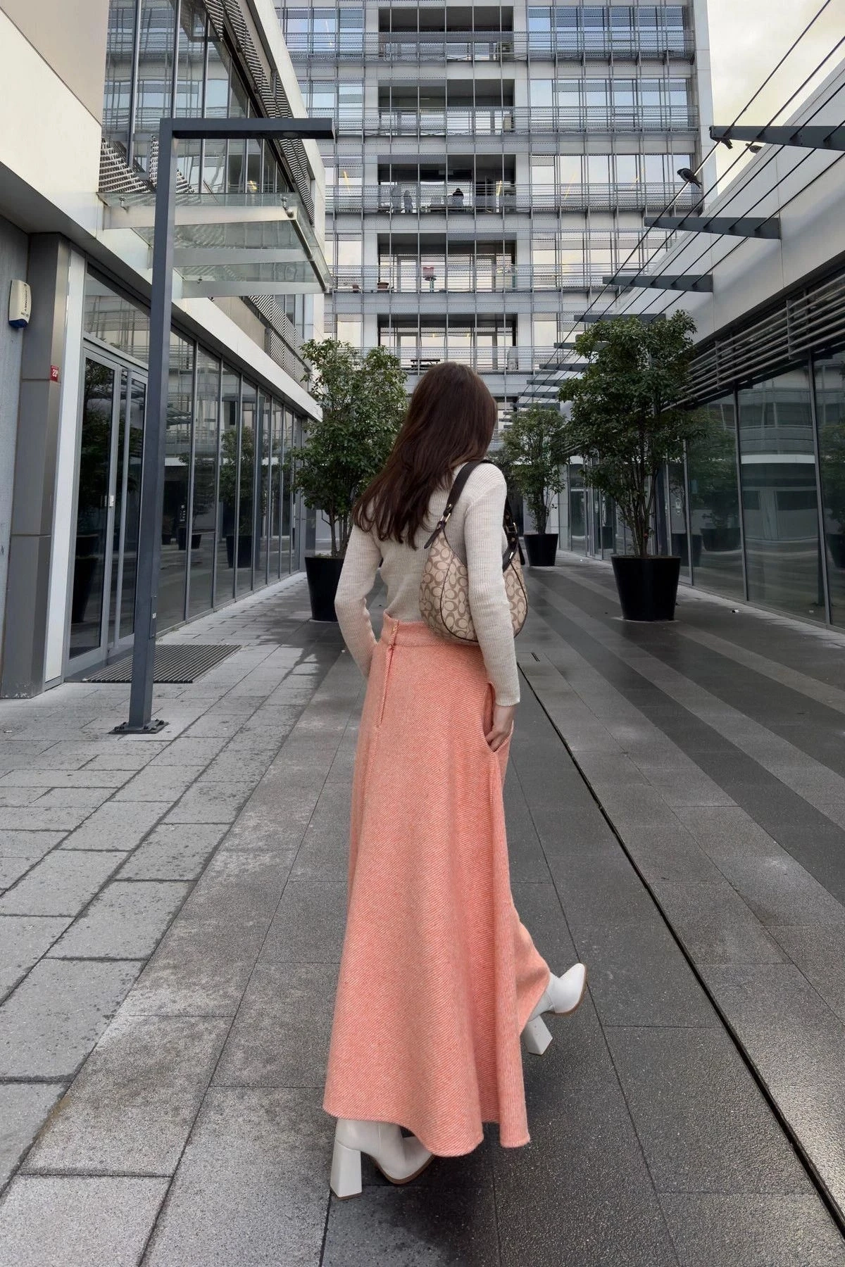 Kadın Turuncu Yüksek Bel, Cepli, Kiloş Kesim, Uzun Kaşe Etek