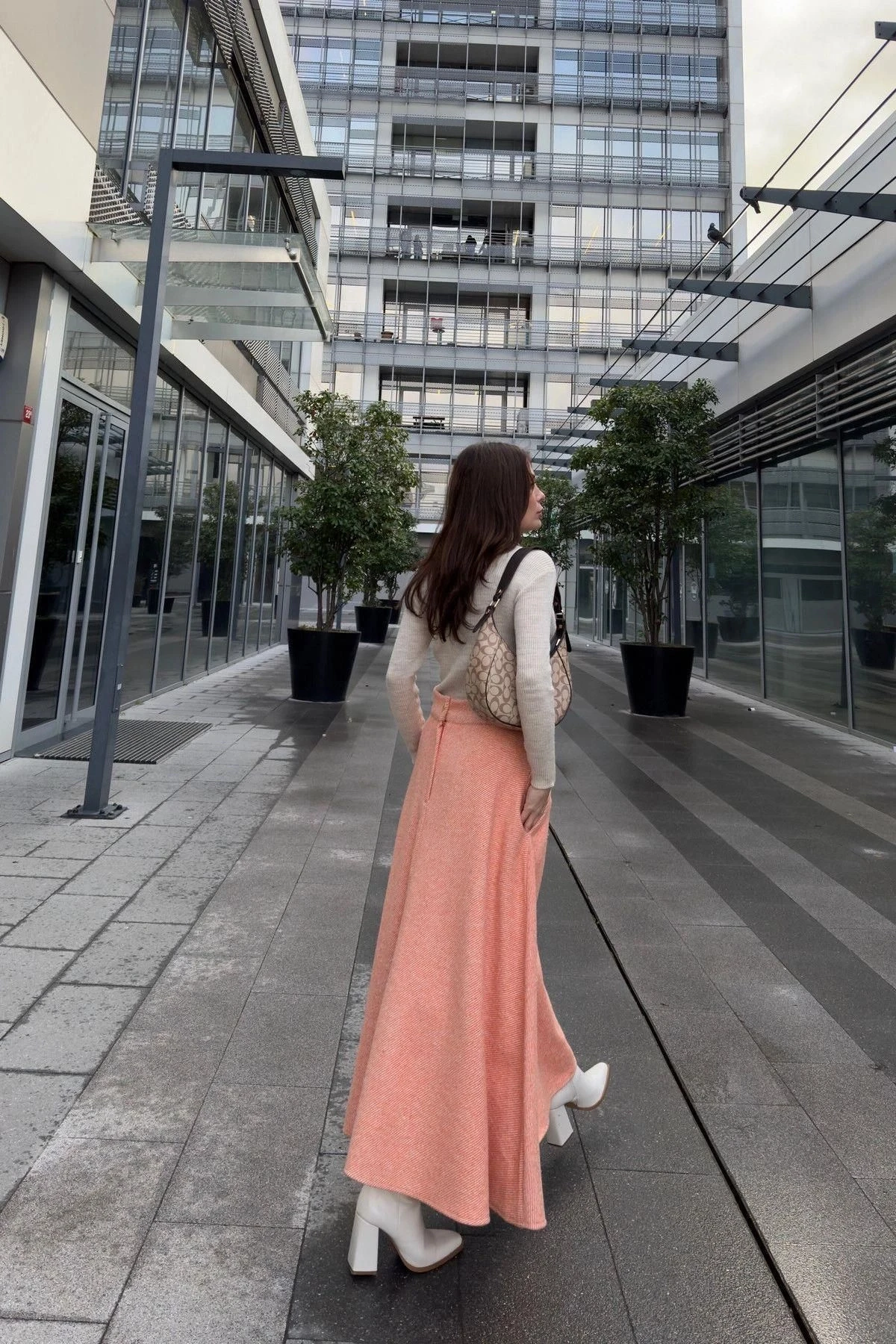 Kadın Turuncu Yüksek Bel, Cepli, Kiloş Kesim, Uzun Kaşe Etek