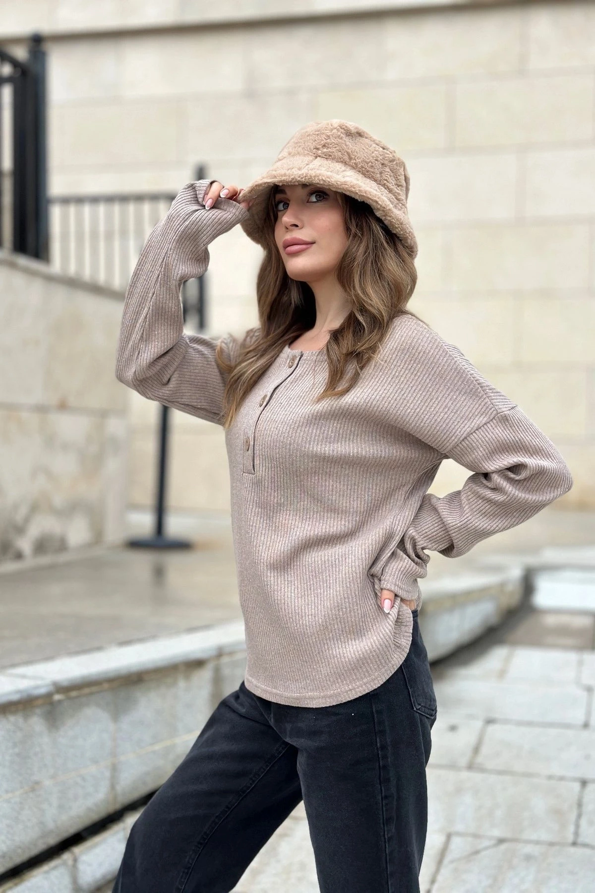 Kadın Vizon Yumuşak Dokulu Düğmeli Triko Kazak, Uzun Kol, Regular Kesim, Standart Boy.