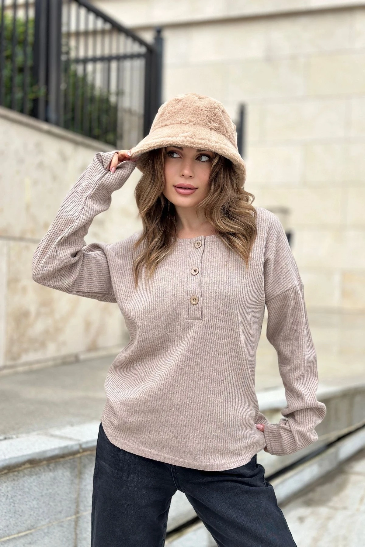 Kadın Vizon Yumuşak Dokulu Düğmeli Triko Kazak, Uzun Kol, Regular Kesim, Standart Boy.