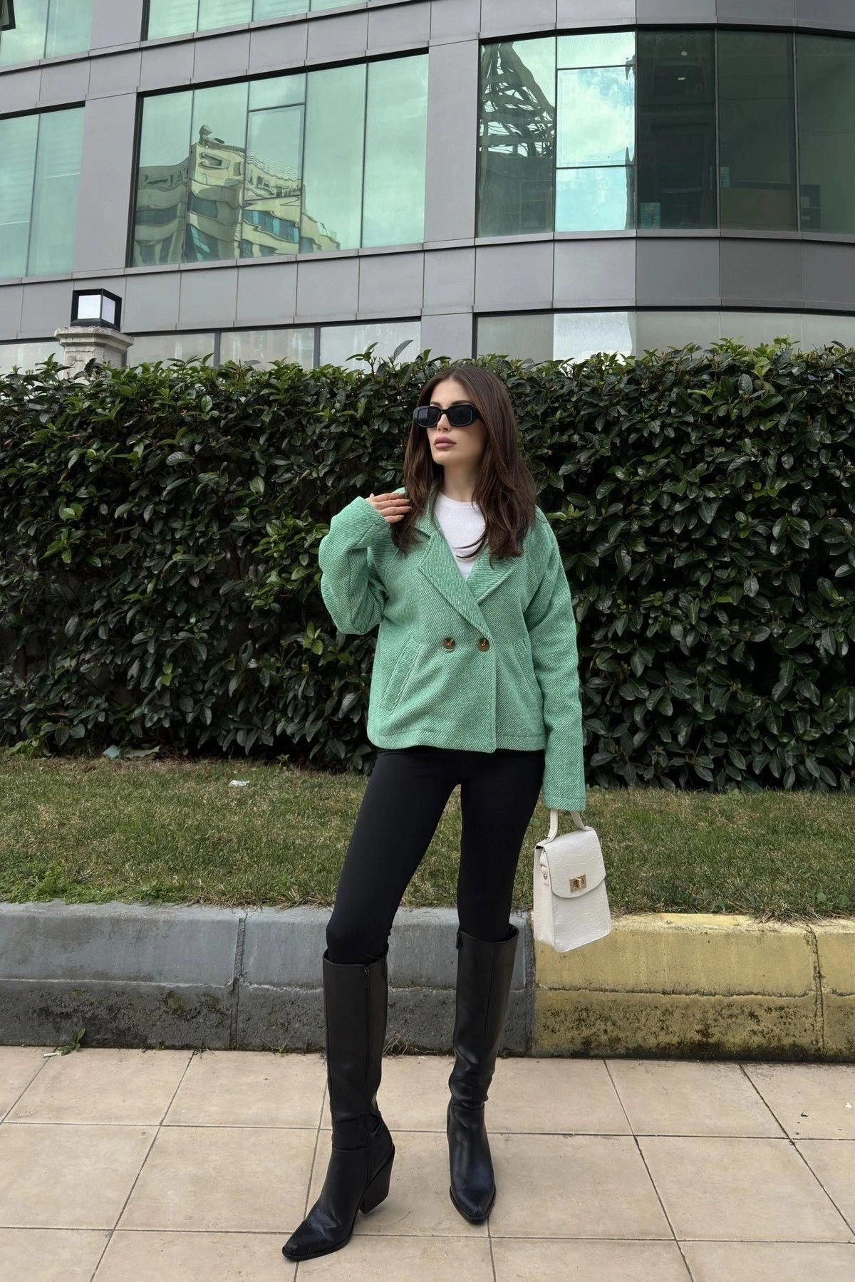 Kadın Yeşil Kruvaze Yaka, Çift Düğme, Rahat Kalıp, Fitilli Kaşe Kumaş Ceket