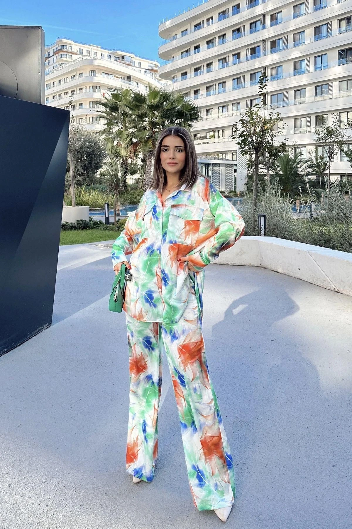 Kadın Yeşil & Turuncu Çift Cepli Gömlek & Bol Paça Pantolon - Salaş Alt & Üst Takım