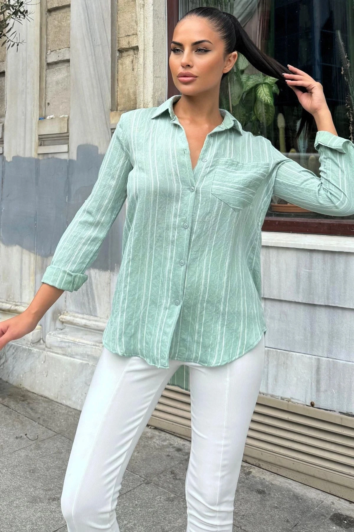 Kadın Yeşil Uzun Kol Özel Kumaş Tek Cep Gömlek Dik Çizgili Arkası Uzun Basic Kesim Gömlek
