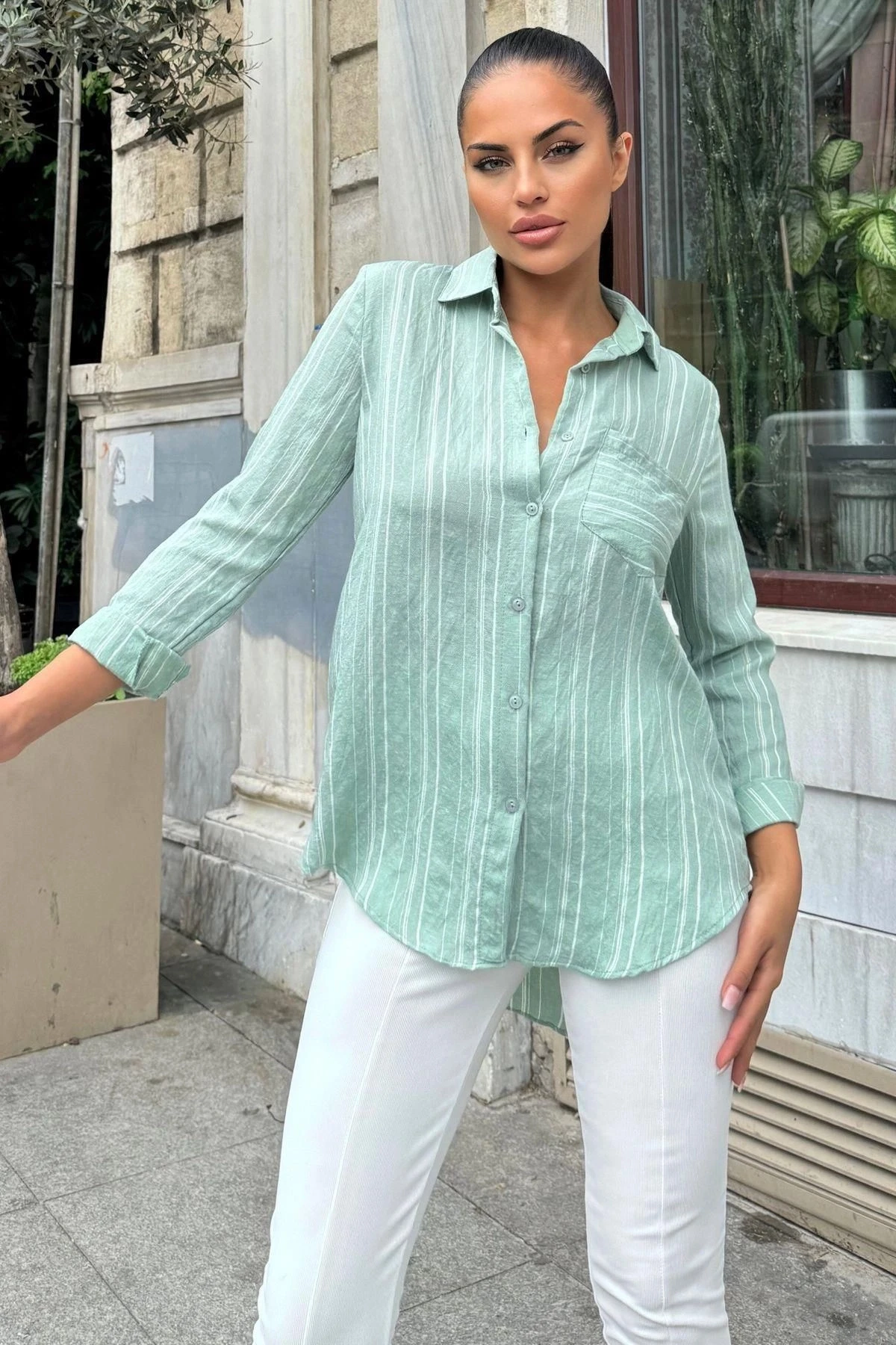 Kadın Yeşil Uzun Kol Özel Kumaş Tek Cep Gömlek Dik Çizgili Arkası Uzun Basic Kesim Gömlek