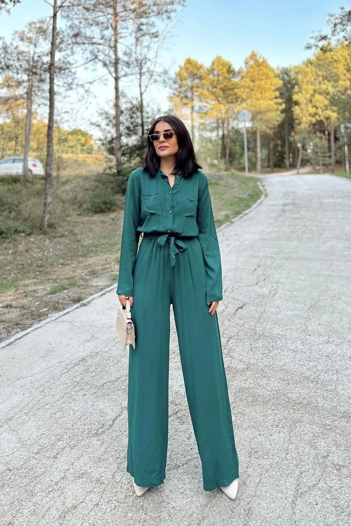 Kadın Zümrüt Yeşili Uzun Kol, Yuvarlak Yaka, Beli Lastikli Ve Kemerli, Çift Cepli, Salaş Tulum