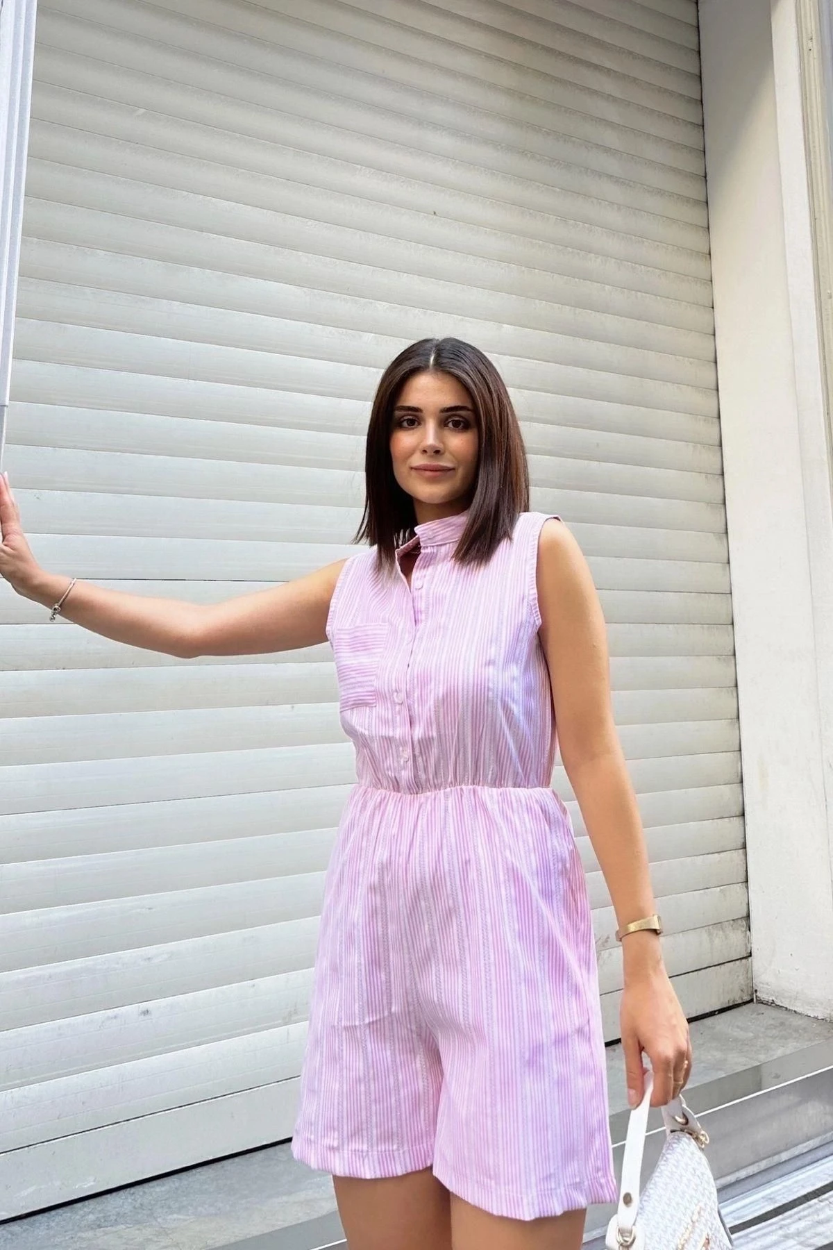 Lila Kolsuz, Düğmeli Hakim Yaka, Beli Lastikli, Cepli, Şort Modelli Kısa Çizgili Tulum