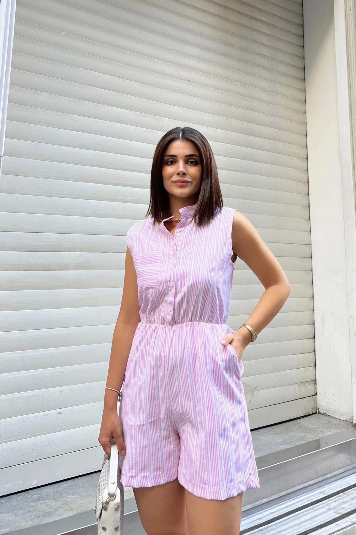 Lila Kolsuz, Düğmeli Hakim Yaka, Beli Lastikli, Cepli, Şort Modelli Kısa Çizgili Tulum