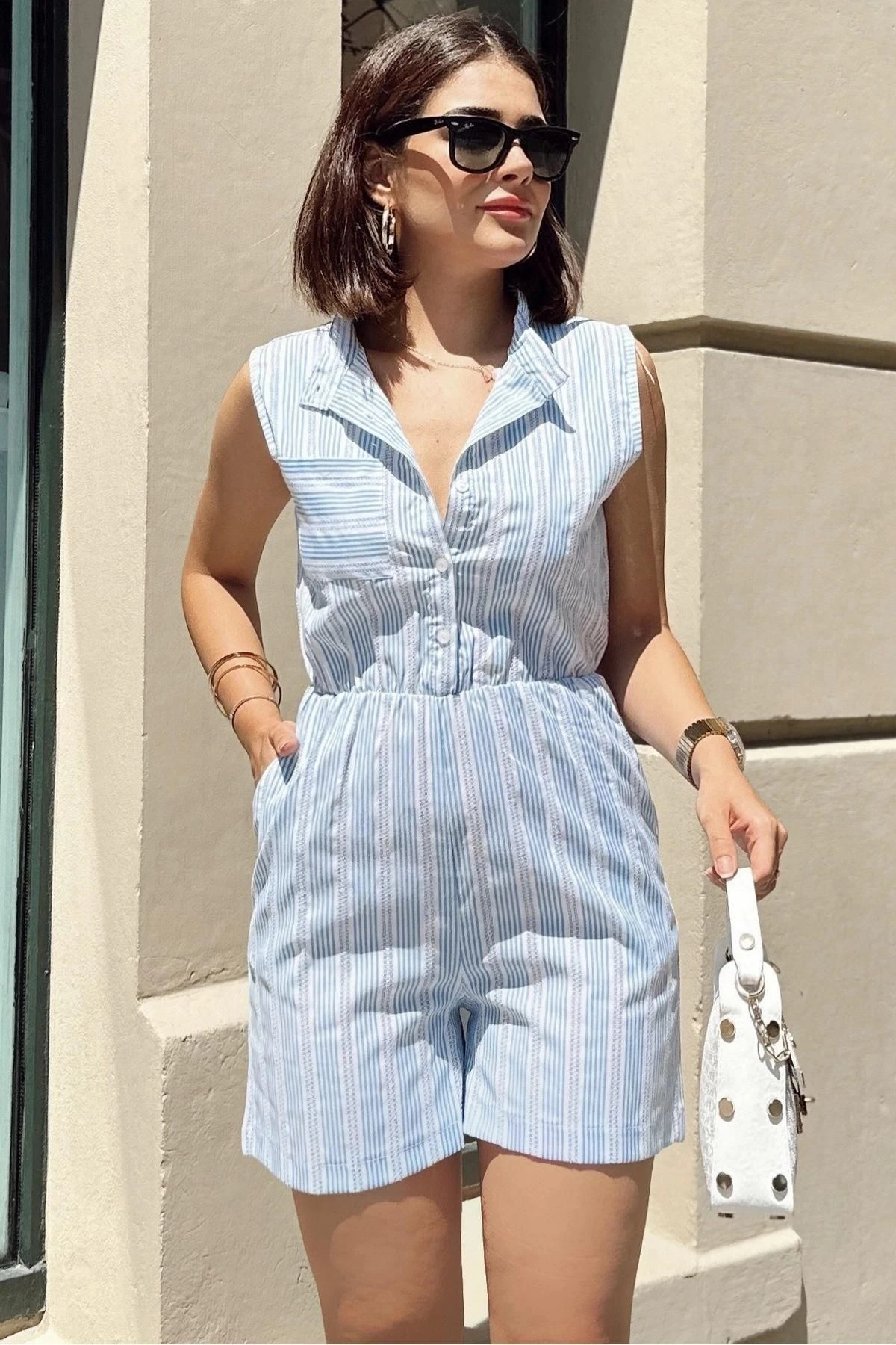 Mavi Kolsuz, Düğmeli Hakim Yaka, Beli Lastikli, Cepli, Şort Modelli Kısa Çizgili Tulum