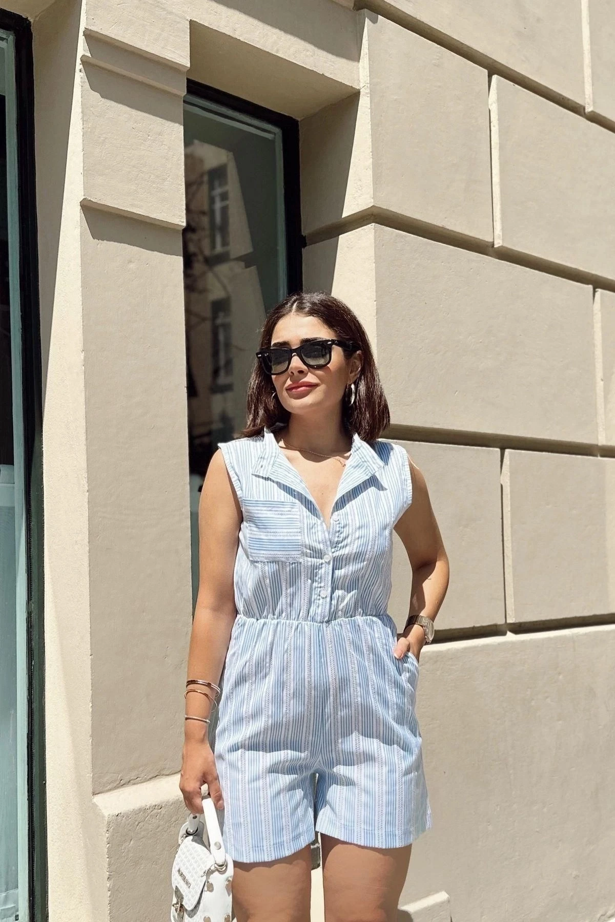 Mavi Kolsuz, Düğmeli Hakim Yaka, Beli Lastikli, Cepli, Şort Modelli Kısa Çizgili Tulum