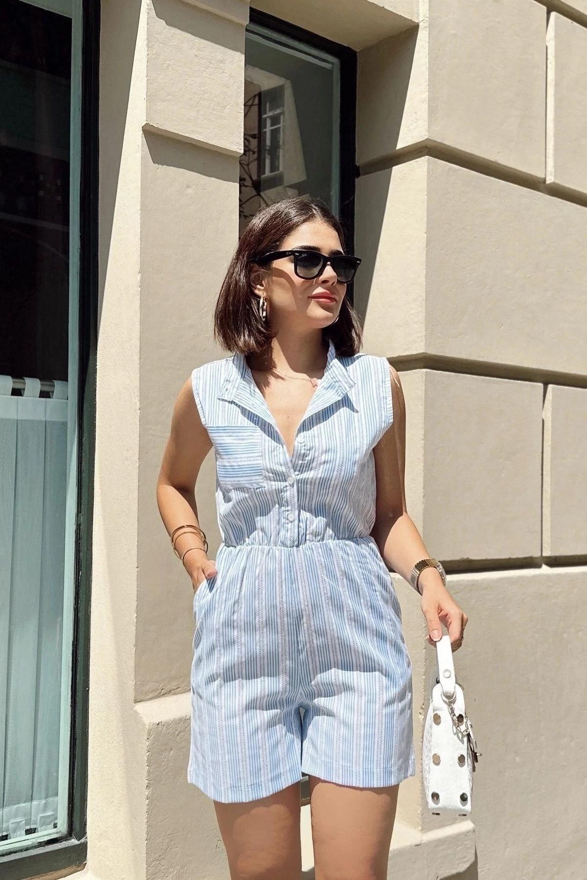 Mavi Kolsuz, Düğmeli Hakim Yaka, Beli Lastikli, Cepli, Şort Modelli Kısa Çizgili Tulum