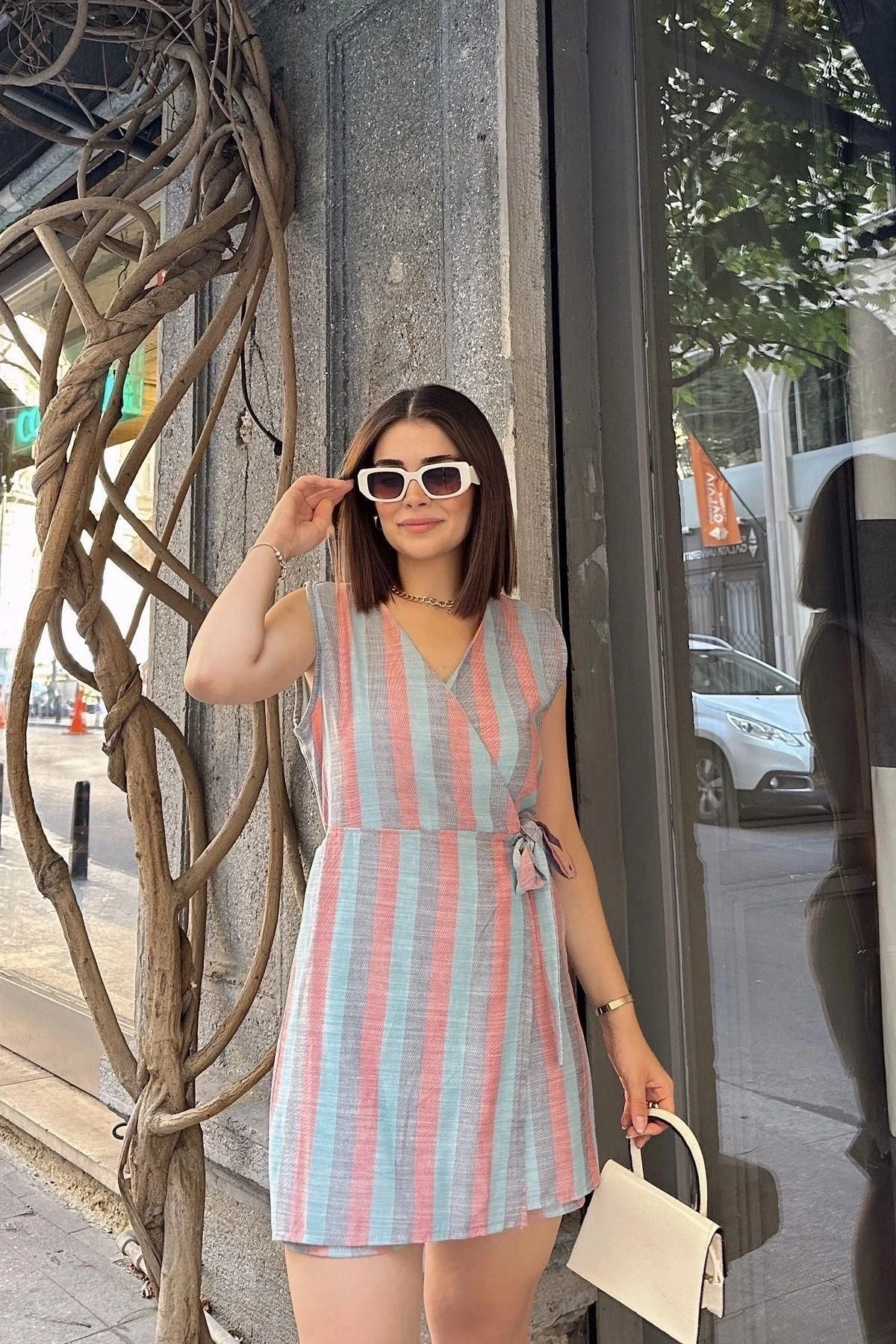 Petrol & Kırmızı Kolsuz, Keten, Kruvaze, Belden Bağlamalı, Elbise Görünümlü Şort Etekli Kısa Tulum