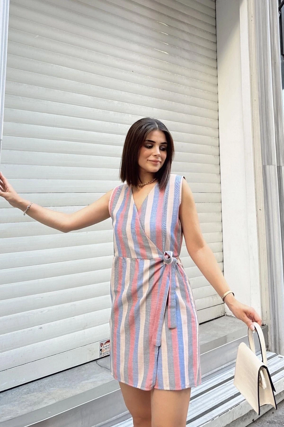 Saks & Kırmızı Kolsuz, Keten, Kruvaze, Belden Bağlamalı, Elbise Görünümlü Şort Etekli Kısa Tulum