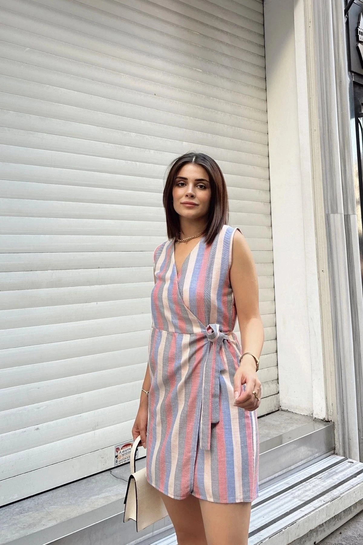 Saks & Kırmızı Kolsuz, Keten, Kruvaze, Belden Bağlamalı, Elbise Görünümlü Şort Etekli Kısa Tulum