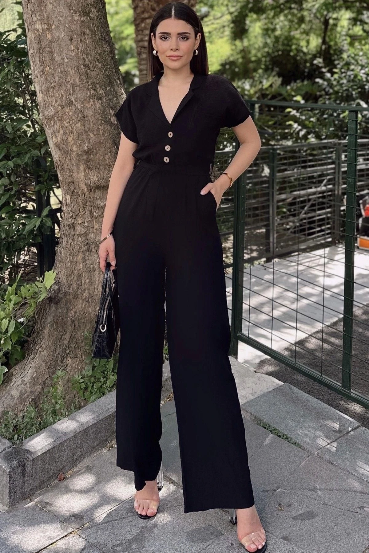 Siyah Kısa Kol, Keten/Airobin Kumaş, Rahat Kesim, Cepli, Yarım Patlı, Kemerli/Kuşaklı Tulum