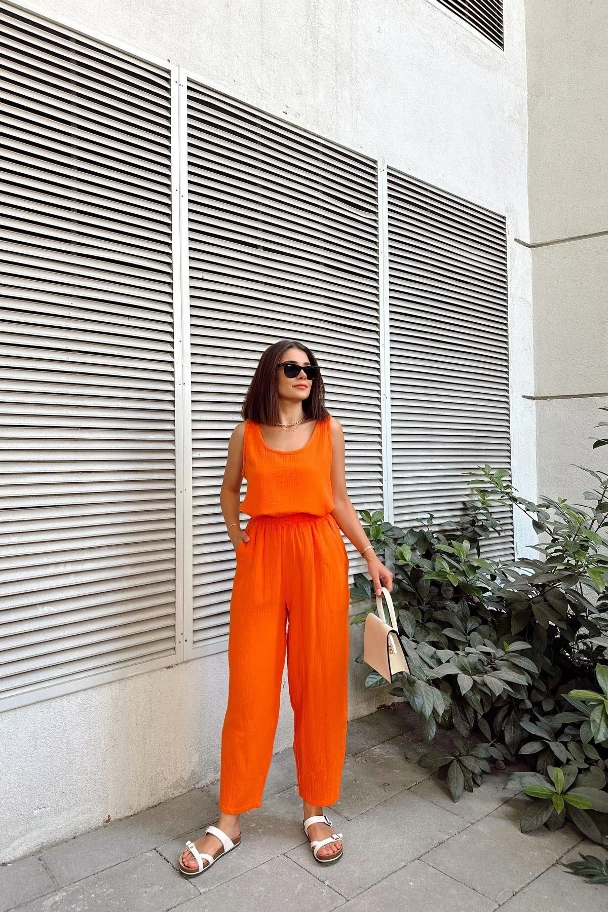 Turuncu İthal Müslin Kumaş, Beli Lastikli,Cepli Rahat Kalıp Pantolon - Tesettüre Uygun