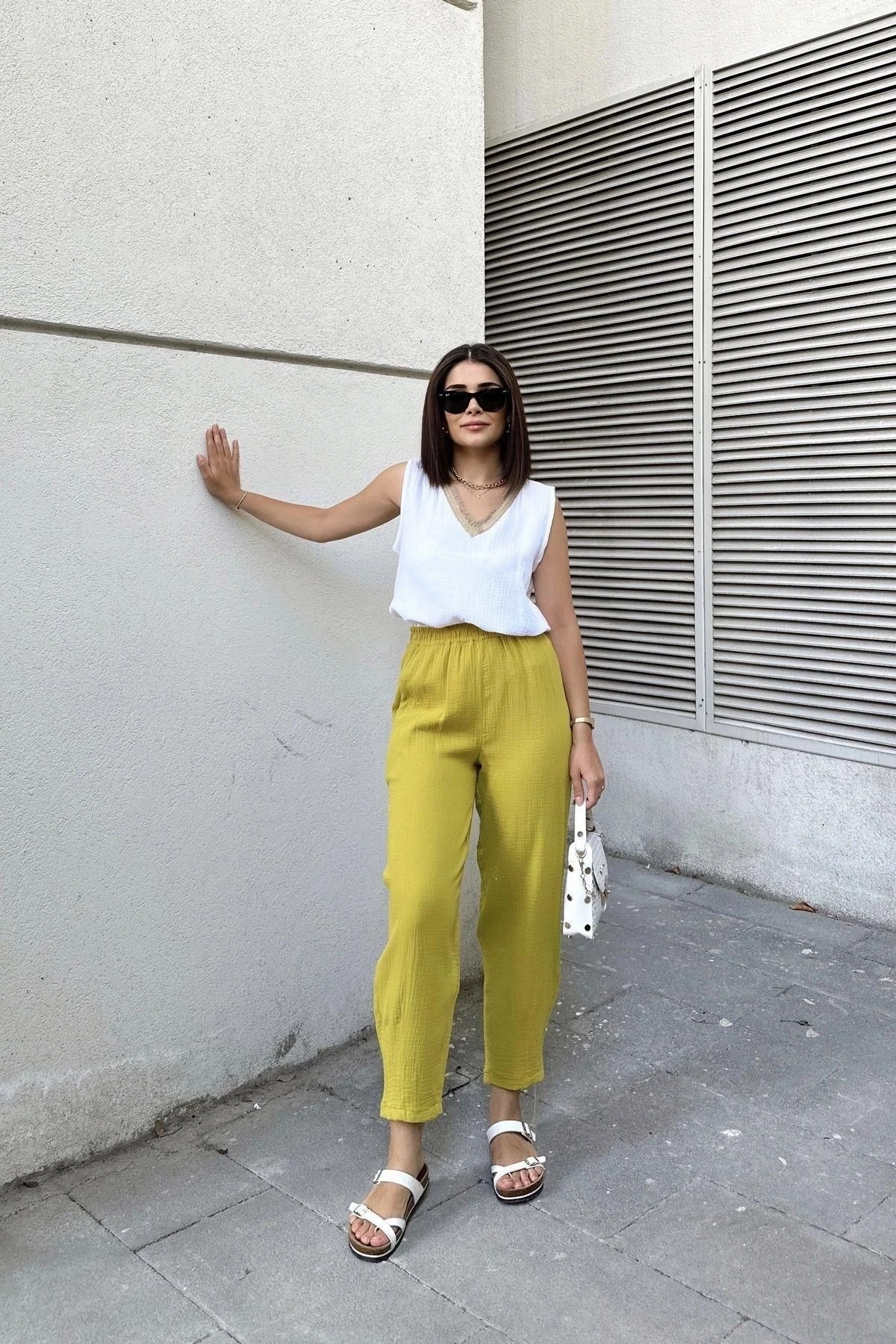 Yağ Yeşili İthal Müslin Kumaş, Beli Lastikli,Cepli Rahat Kalıp Pantolon - Tesettüre Uygun