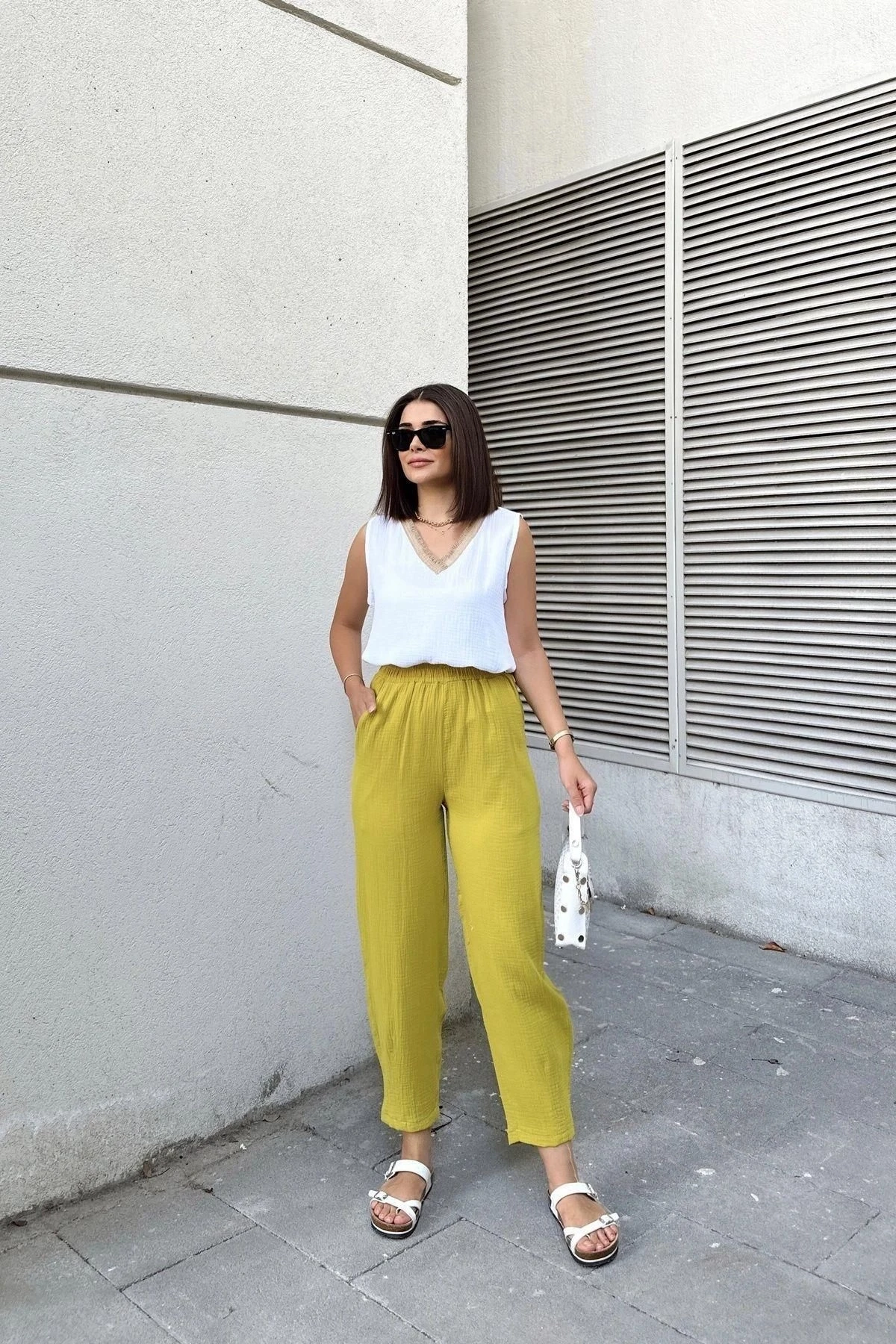 Yağ Yeşili İthal Müslin Kumaş, Beli Lastikli,Cepli Rahat Kalıp Pantolon - Tesettüre Uygun